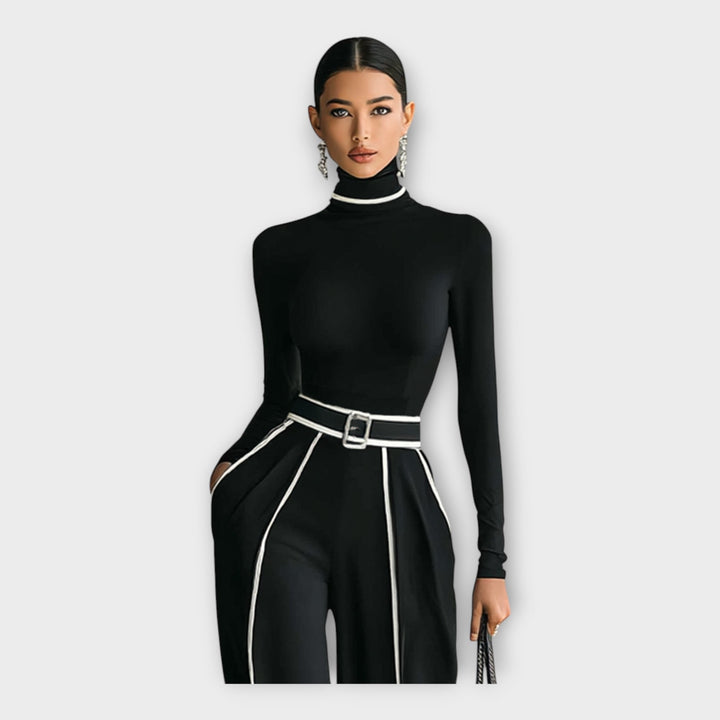 Salopetă elegantă cu estetică minimalistă