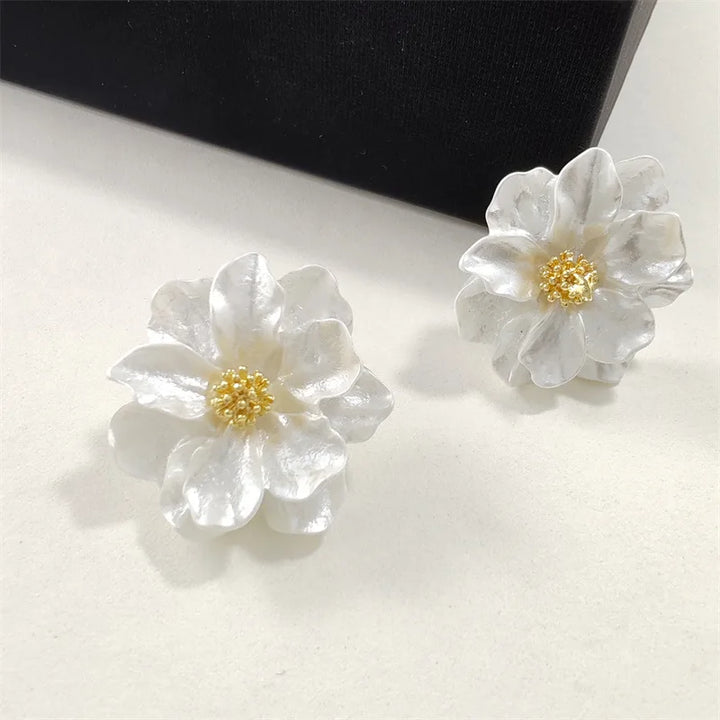 Cercei blommörhängen din acril alb